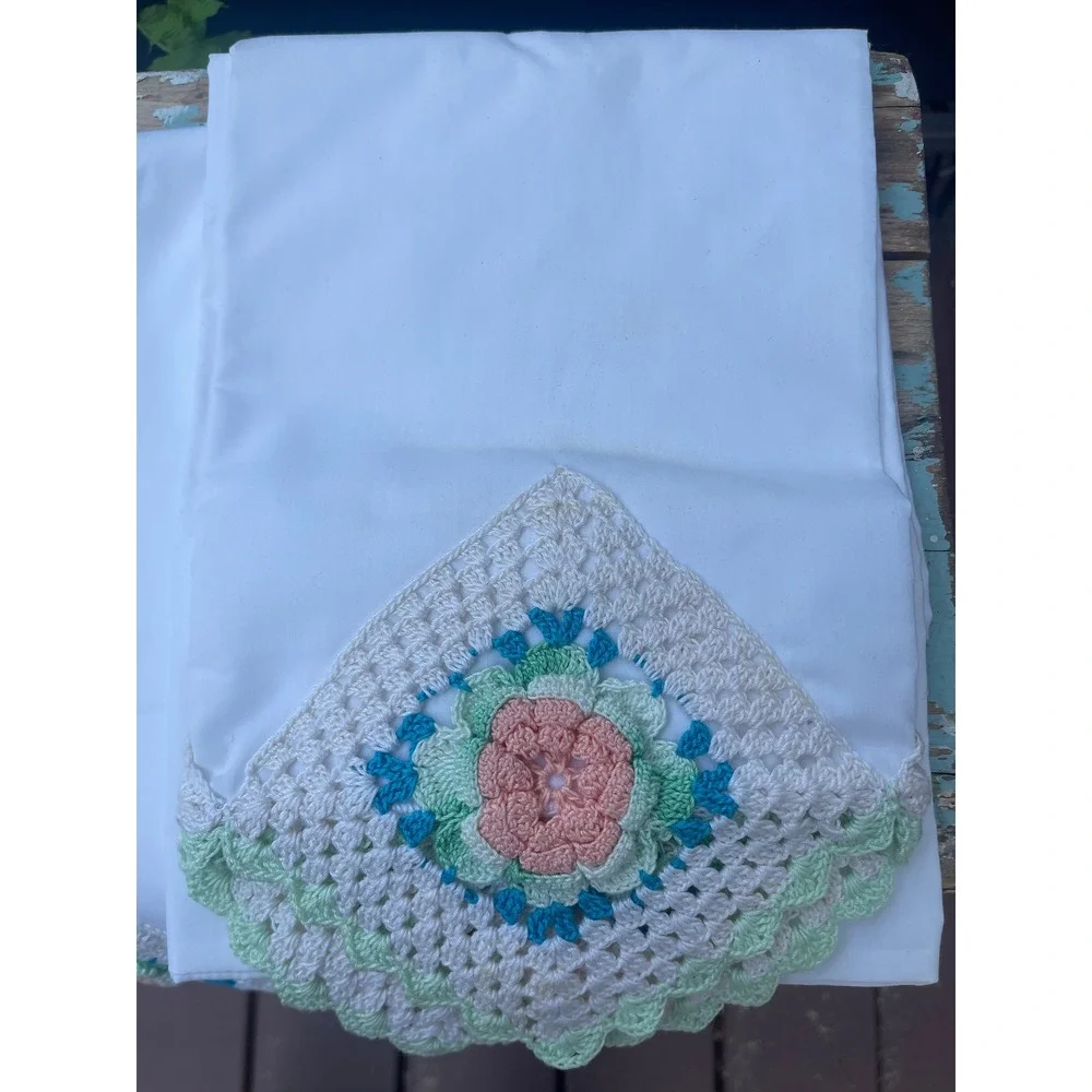 Vintage Crochet Floral King Pillowcases, White Cotton Scalloped Set